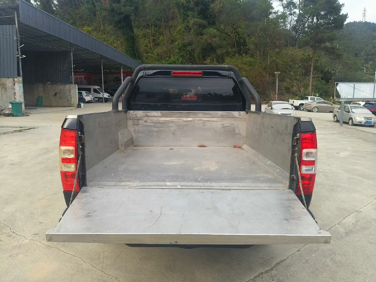 2023 Isuzu Jim 2.5T 143HP L4 6MT,autocango,china used car exporter,china ev exporter,chinese used car exporter,chinese used ev exporter