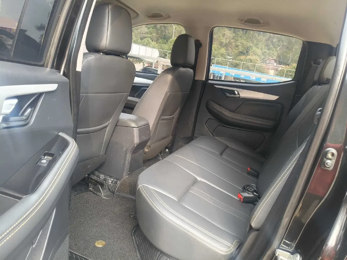 2023 Isuzu Jim 2.5T 143HP L4 6MT,autocango,china used car exporter,china ev exporter,chinese used car exporter,chinese used ev exporter