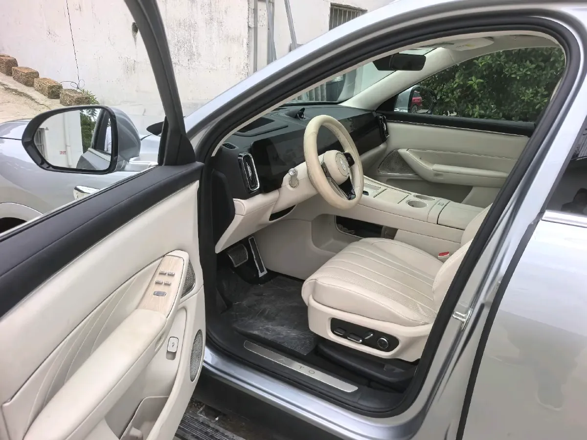 2025 AITO AITO M8 REEV 160HP REEV 53.4KWH,autocango,china used car exporter,china ev exporter,chinese used car exporter,chinese used ev exporter