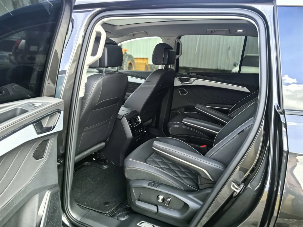 2025 Volkswagen Talagon 2.0T 220HP L4 7DCT,autocango,china used car exporter,china ev exporter,chinese used car exporter,chinese used ev exporter