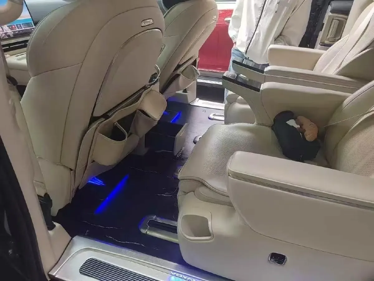 2025 Voyah Dream 1.5T 150HP L4 PHEV 41.7KWH,autocango,china used car exporter,china ev exporter,chinese used car exporter,chinese used ev exporter