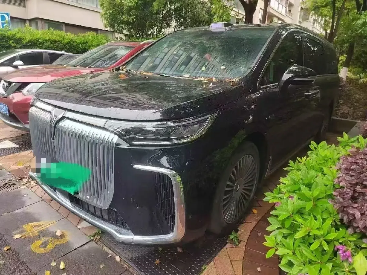 2025 Voyah Dream 1.5T 150HP L4 PHEV 41.7KWH,autocango,china used car exporter,china ev exporter,chinese used car exporter,chinese used ev exporter