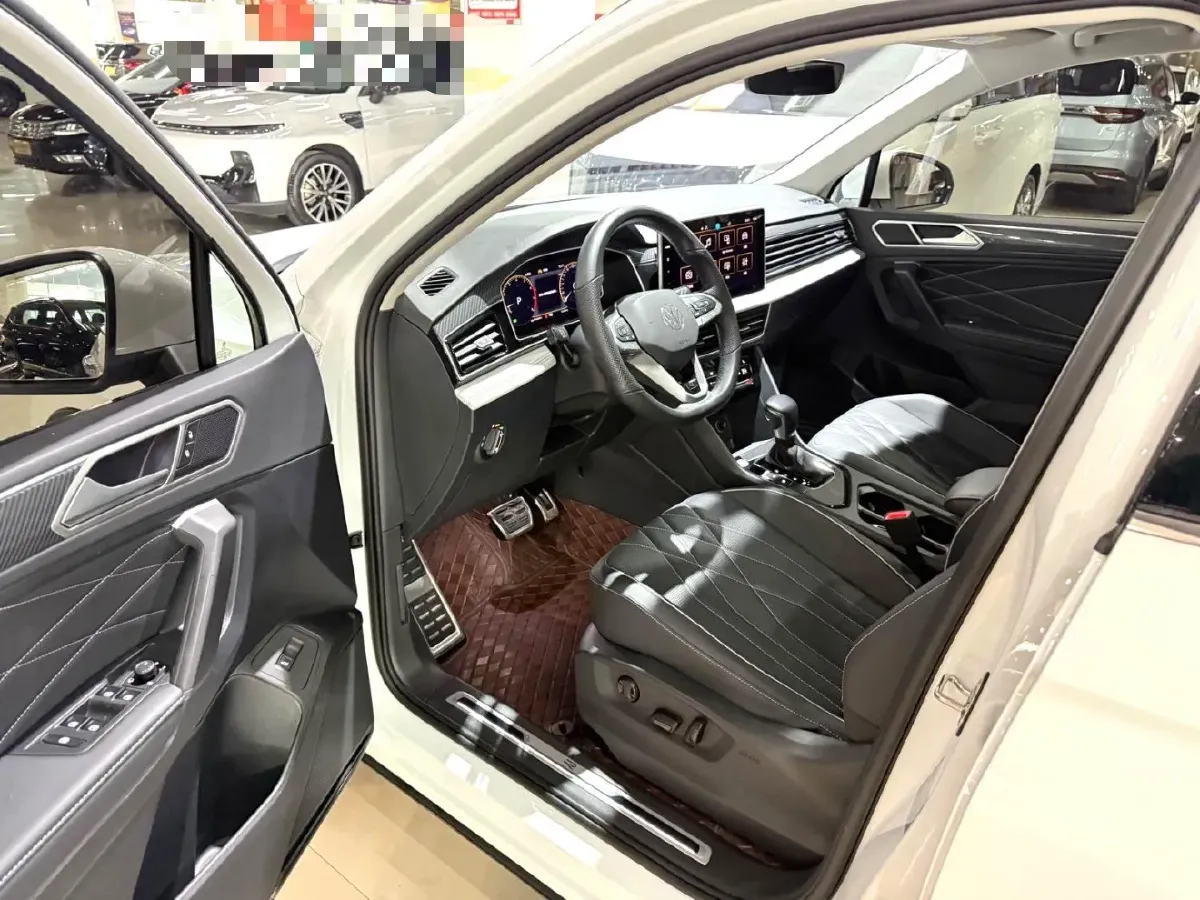 2024 Volkswagen Tiguan L 2.0T 186HP L4 7DCT,autocango,china used car exporter,china ev exporter,chinese used car exporter,chinese used ev exporter