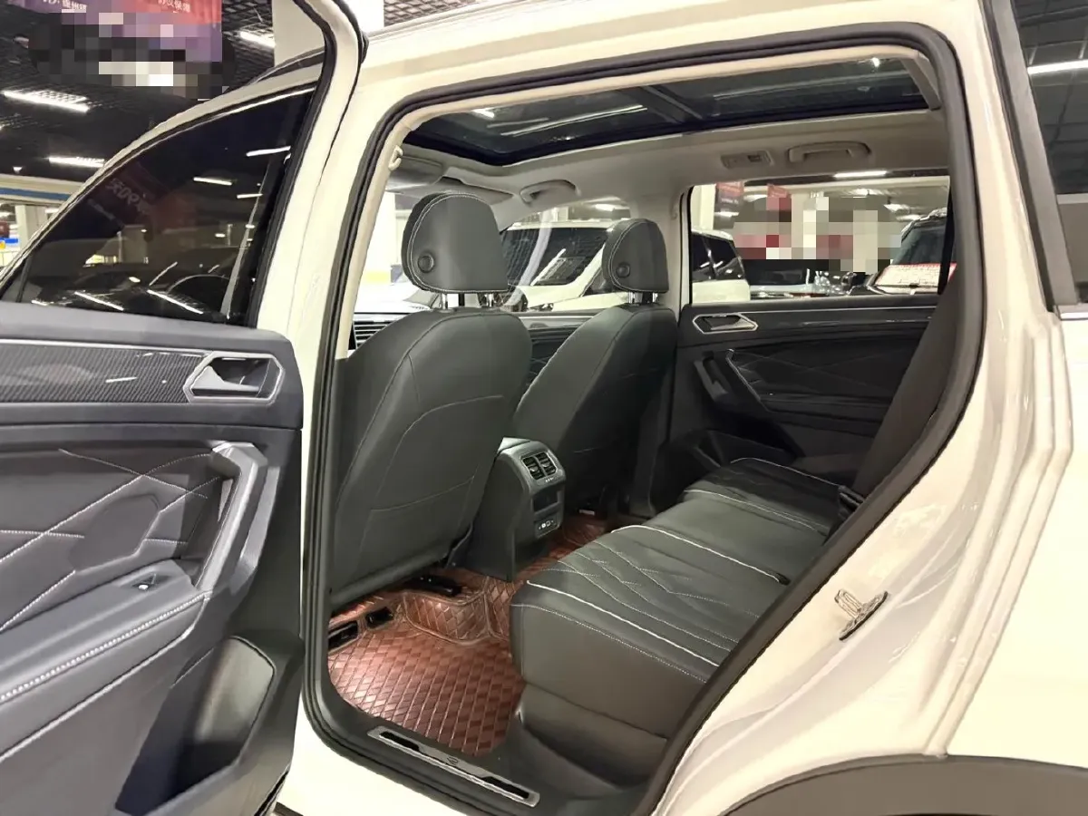 2024 Volkswagen Tiguan L 2.0T 186HP L4 7DCT,autocango,china used car exporter,china ev exporter,chinese used car exporter,chinese used ev exporter