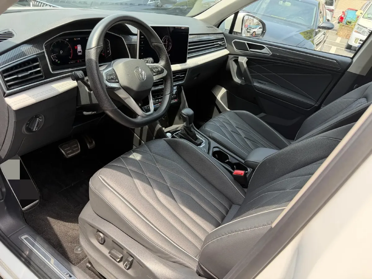 2024 Volkswagen Tiguan L 2.0T 220HP L4 7DCT,autocango,china used car exporter,china ev exporter,chinese used car exporter,chinese used ev exporter
