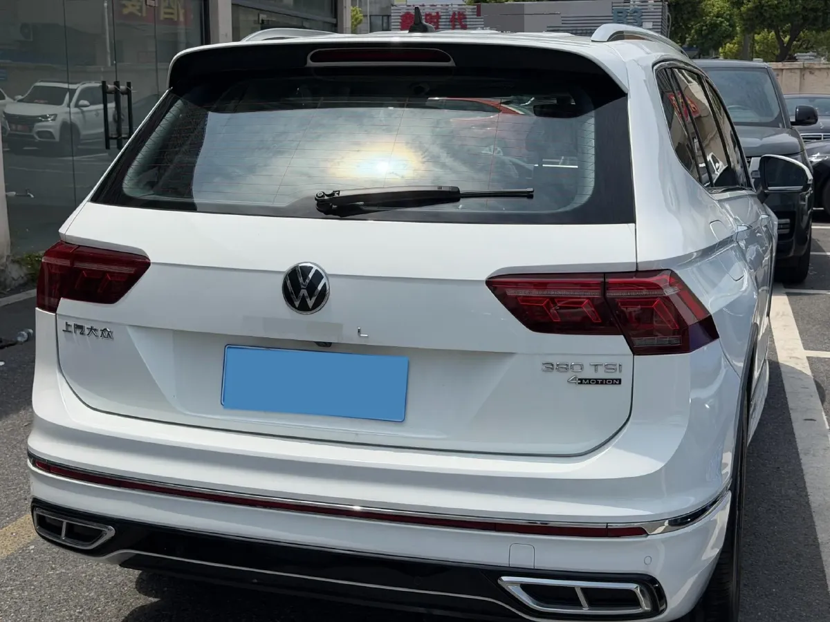 2024 Volkswagen Tiguan L 2.0T 220HP L4 7DCT,autocango,china used car exporter,china ev exporter,chinese used car exporter,chinese used ev exporter