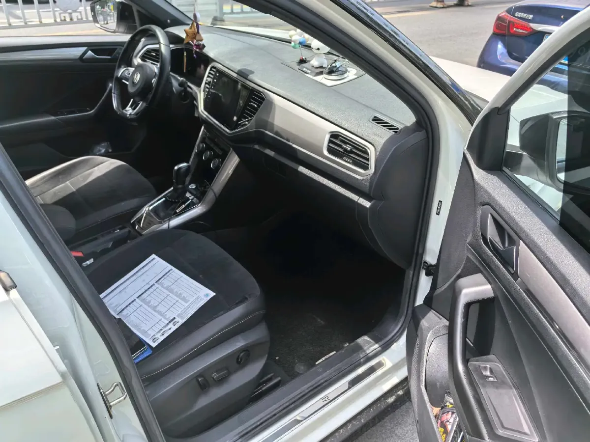 2021 Volkswagen T-Roc 1.4T 150HP L4 7DCT,autocango,china used car exporter,china ev exporter,chinese used car exporter,chinese used ev exporter