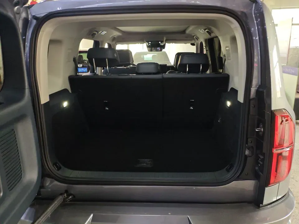 2025 FangChengBao Bao 5 1.5T 194HP L4 E-CVT PHEV 31.8KWH,autocango,china used car exporter,china ev exporter,chinese used car exporter,chinese used ev exporter