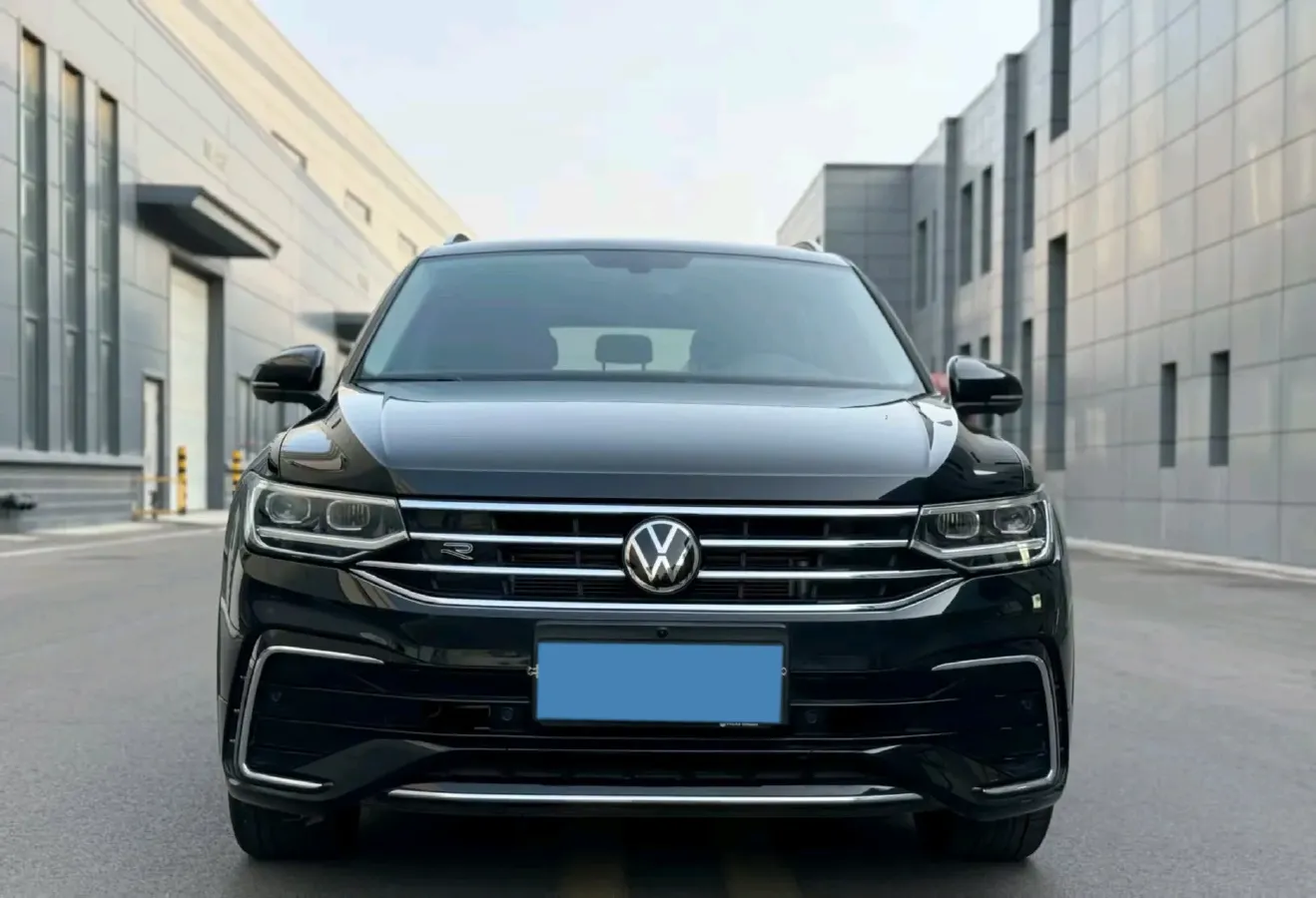 2024 Volkswagen Tiguan L 2.0T 186HP L4 7DCT,autocango,china used car exporter,china ev exporter,chinese used car exporter,chinese used ev exporter