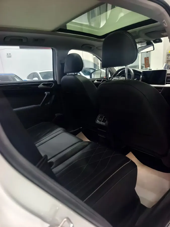 2023 Volkswagen Tiguan L 1.5T 160HP L4 7DCT,autocango,china used car exporter,china ev exporter,chinese used car exporter,chinese used ev exporter