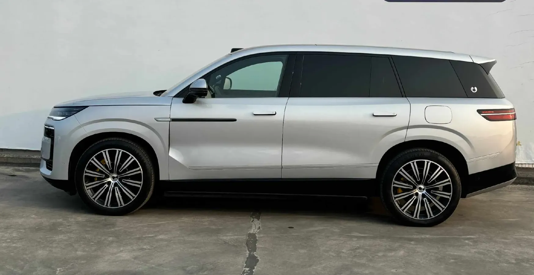 2025 Denza DenzaN9 2.0T 207HP L4 E-CVT PHEV,autocango,china used car exporter,china ev exporter,chinese used car exporter,chinese used ev exporter