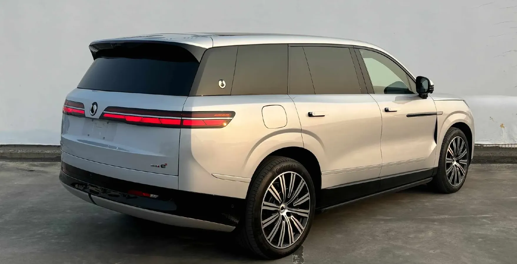 2025 Denza DenzaN9 2.0T 207HP L4 E-CVT PHEV,autocango,china used car exporter,china ev exporter,chinese used car exporter,chinese used ev exporter