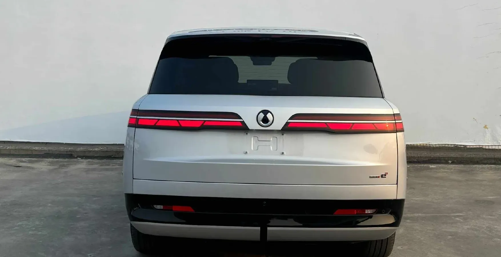 2025 Denza DenzaN9 2.0T 207HP L4 E-CVT PHEV,autocango,china used car exporter,china ev exporter,chinese used car exporter,chinese used ev exporter