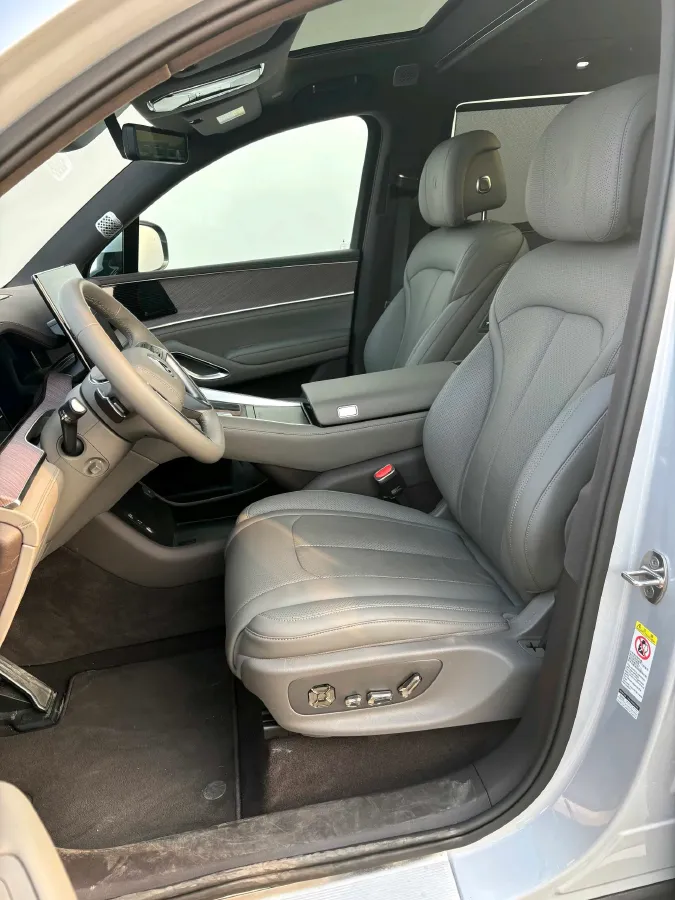 2025 Denza DenzaN9 2.0T 207HP L4 E-CVT PHEV,autocango,china used car exporter,china ev exporter,chinese used car exporter,chinese used ev exporter