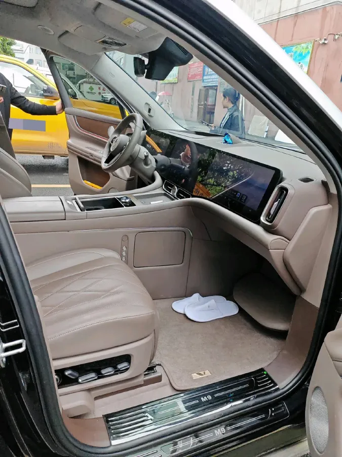 2024 AITO AITO M9 1.5T 152HP L4 REEV 42KWH,autocango,china used car exporter,china ev exporter,chinese used car exporter,chinese used ev exporter