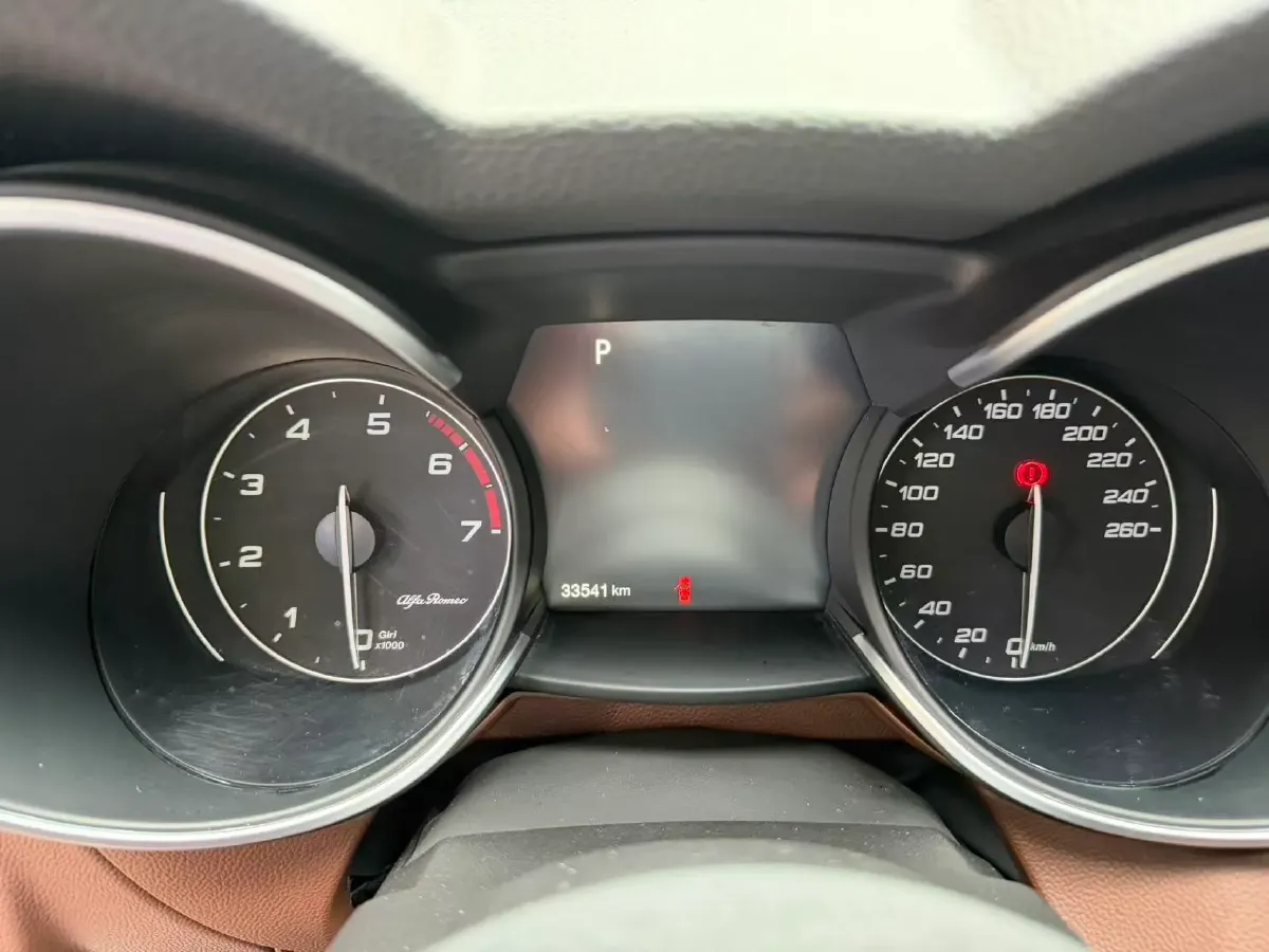 2017 Jaguar XE 2.0T 240HP L4 8AT,autocango,china used car exporter,china ev exporter,chinese used car exporter,chinese used ev exporter