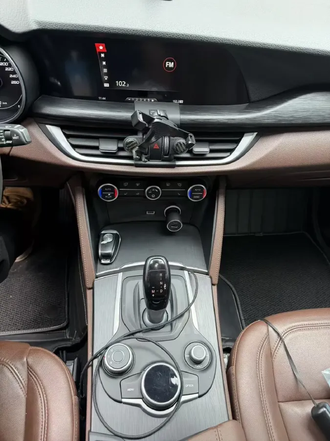 2017 Jaguar XE 2.0T 240HP L4 8AT,autocango,china used car exporter,china ev exporter,chinese used car exporter,chinese used ev exporter