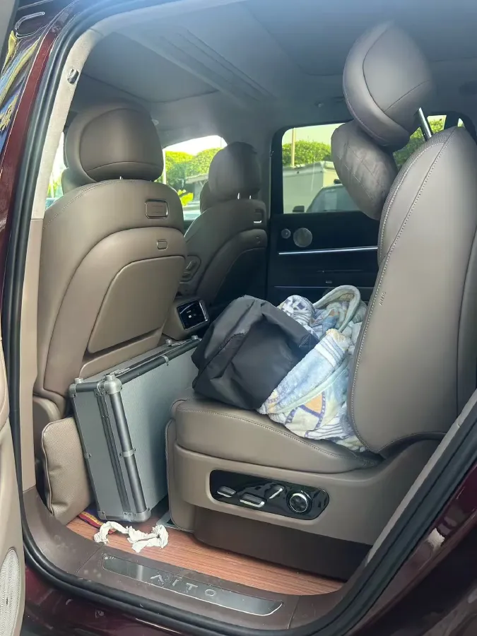 2025 AITO AITO M9 BEV 100KWH,autocango,china used car exporter,china ev exporter,chinese used car exporter,chinese used ev exporter