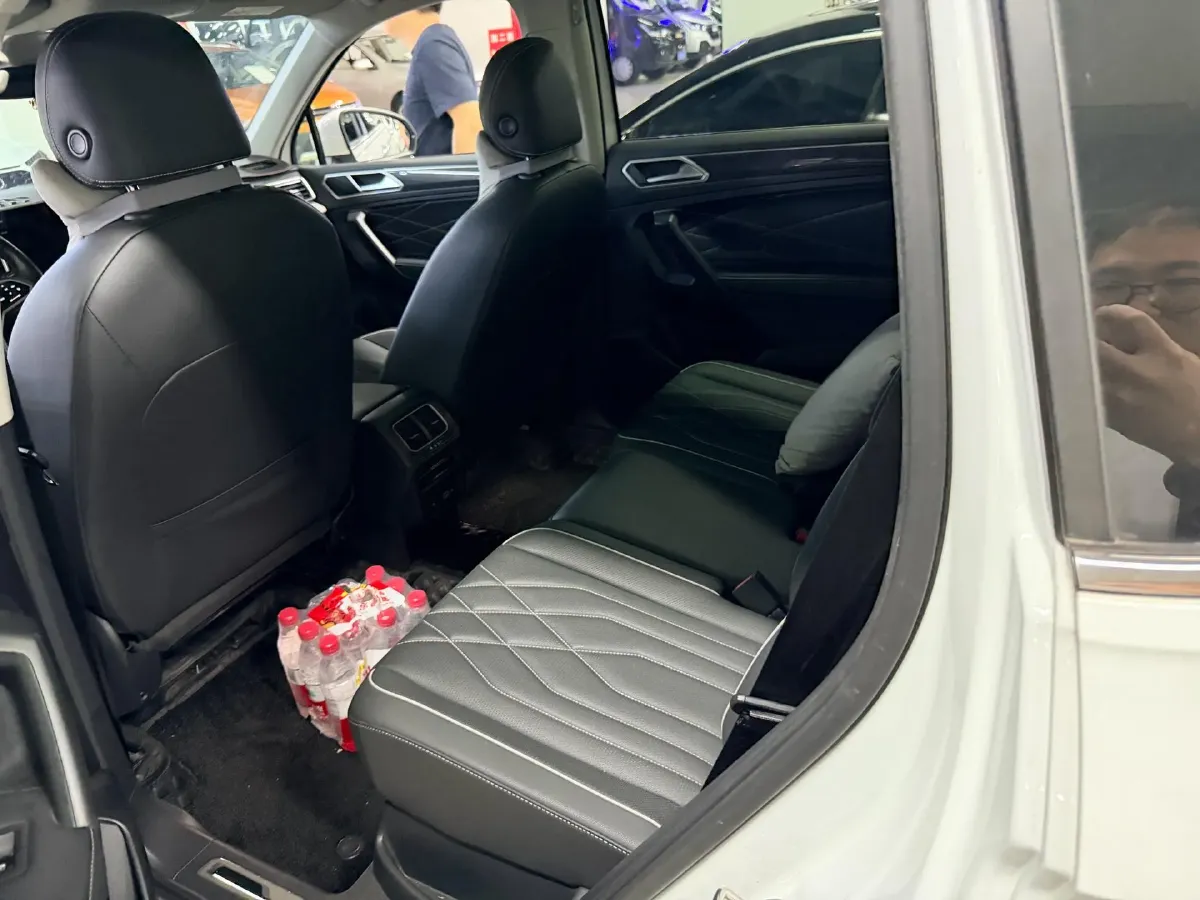 2023 Volkswagen Tiguan L 2.0T 186HP L4 7DCT,autocango,china used car exporter,china ev exporter,chinese used car exporter,chinese used ev exporter