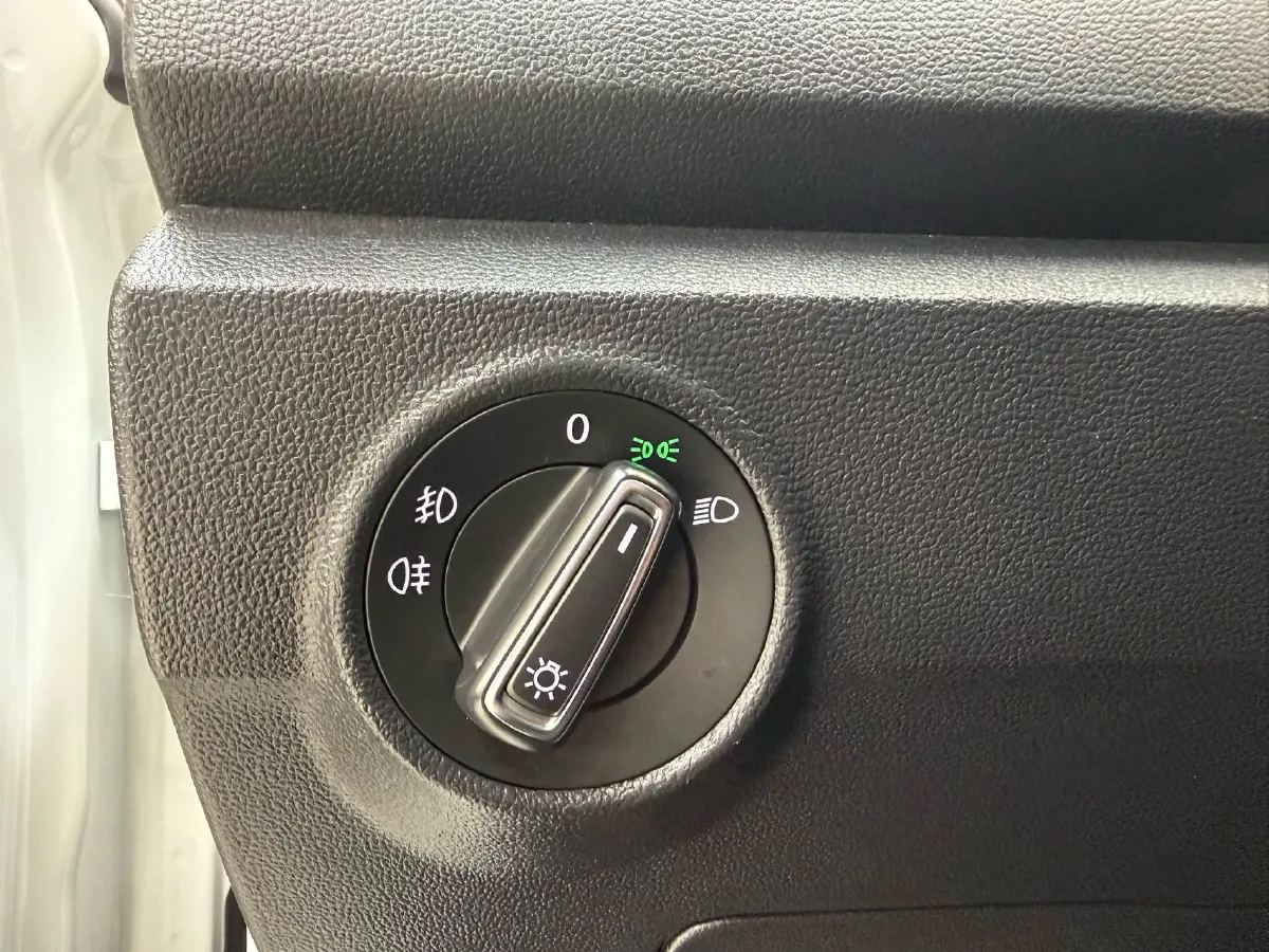 2022 Volkswagen T-Roc 1.4T 150HP L4 7DCT,autocango,china used car exporter,china ev exporter,chinese used car exporter,chinese used ev exporter