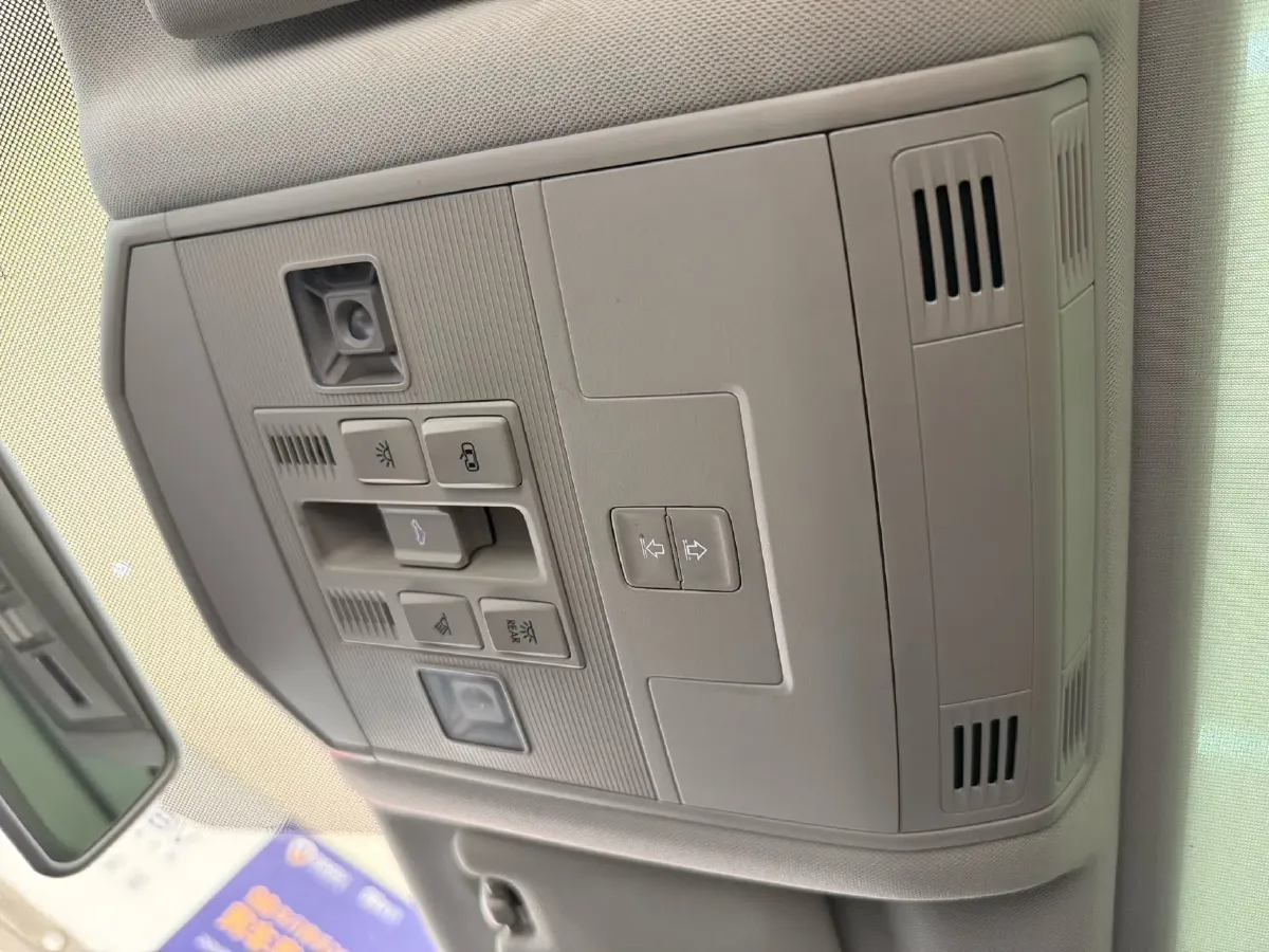 2022 Volkswagen T-Roc 1.4T 150HP L4 7DCT,autocango,china used car exporter,china ev exporter,chinese used car exporter,chinese used ev exporter