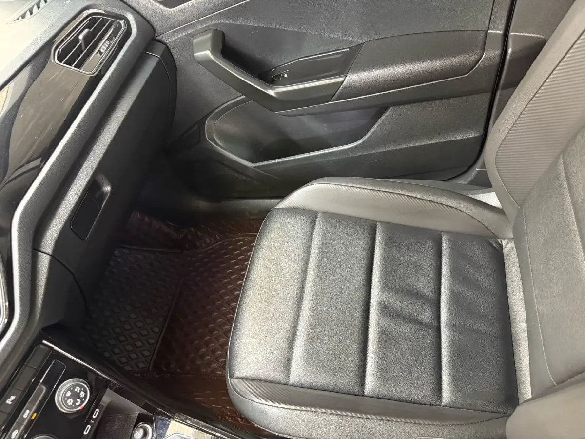 2022 Volkswagen T-Roc 1.4T 150HP L4 7DCT,autocango,china used car exporter,china ev exporter,chinese used car exporter,chinese used ev exporter