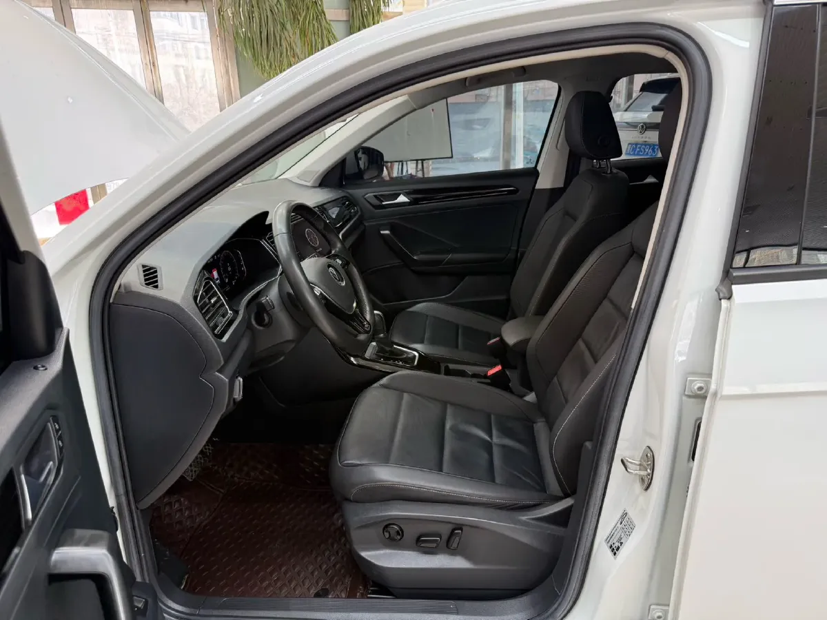 2022 Volkswagen T-Roc 1.4T 150HP L4 7DCT,autocango,china used car exporter,china ev exporter,chinese used car exporter,chinese used ev exporter