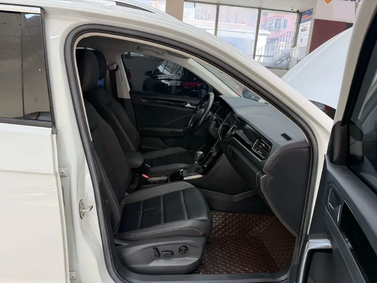 2022 Volkswagen T-Roc 1.4T 150HP L4 7DCT,autocango,china used car exporter,china ev exporter,chinese used car exporter,chinese used ev exporter