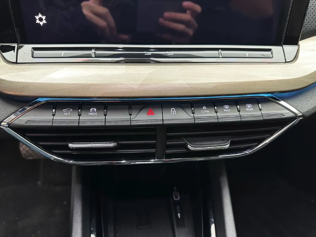 2021 Skoda Octavia 1.4T 150HP L4 7DCT,autocango,china used car exporter,china ev exporter,chinese used car exporter,chinese used ev exporter