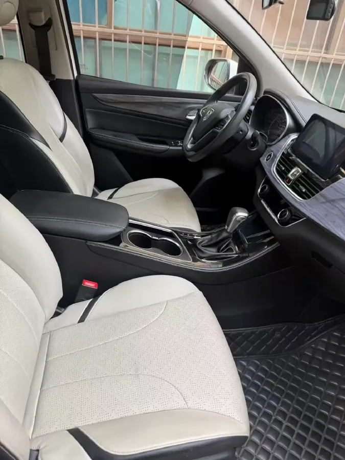 2019 BaoJun 730 1.5T 147HP L4 CVT,autocango,china used car exporter,china ev exporter,chinese used car exporter,chinese used ev exporter