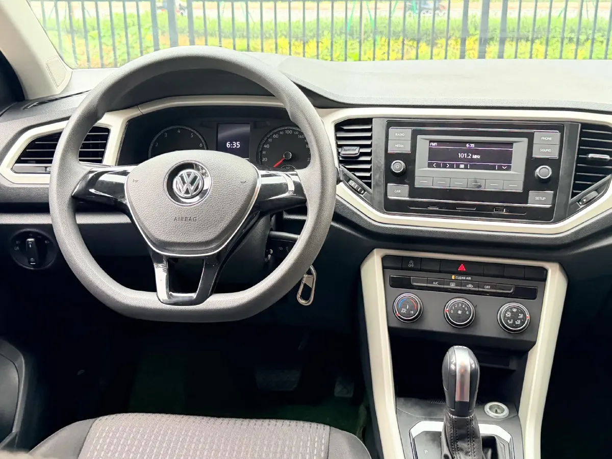 2019 Volkswagen T-Roc 1.4T 131HP L4 7DCT,autocango,china used car exporter,china ev exporter,chinese used car exporter,chinese used ev exporter