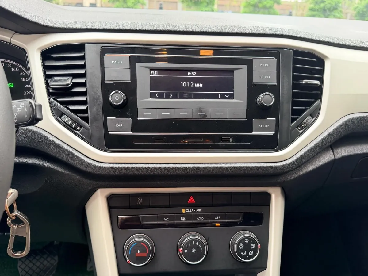 2019 Volkswagen T-Roc 1.4T 131HP L4 7DCT,autocango,china used car exporter,china ev exporter,chinese used car exporter,chinese used ev exporter