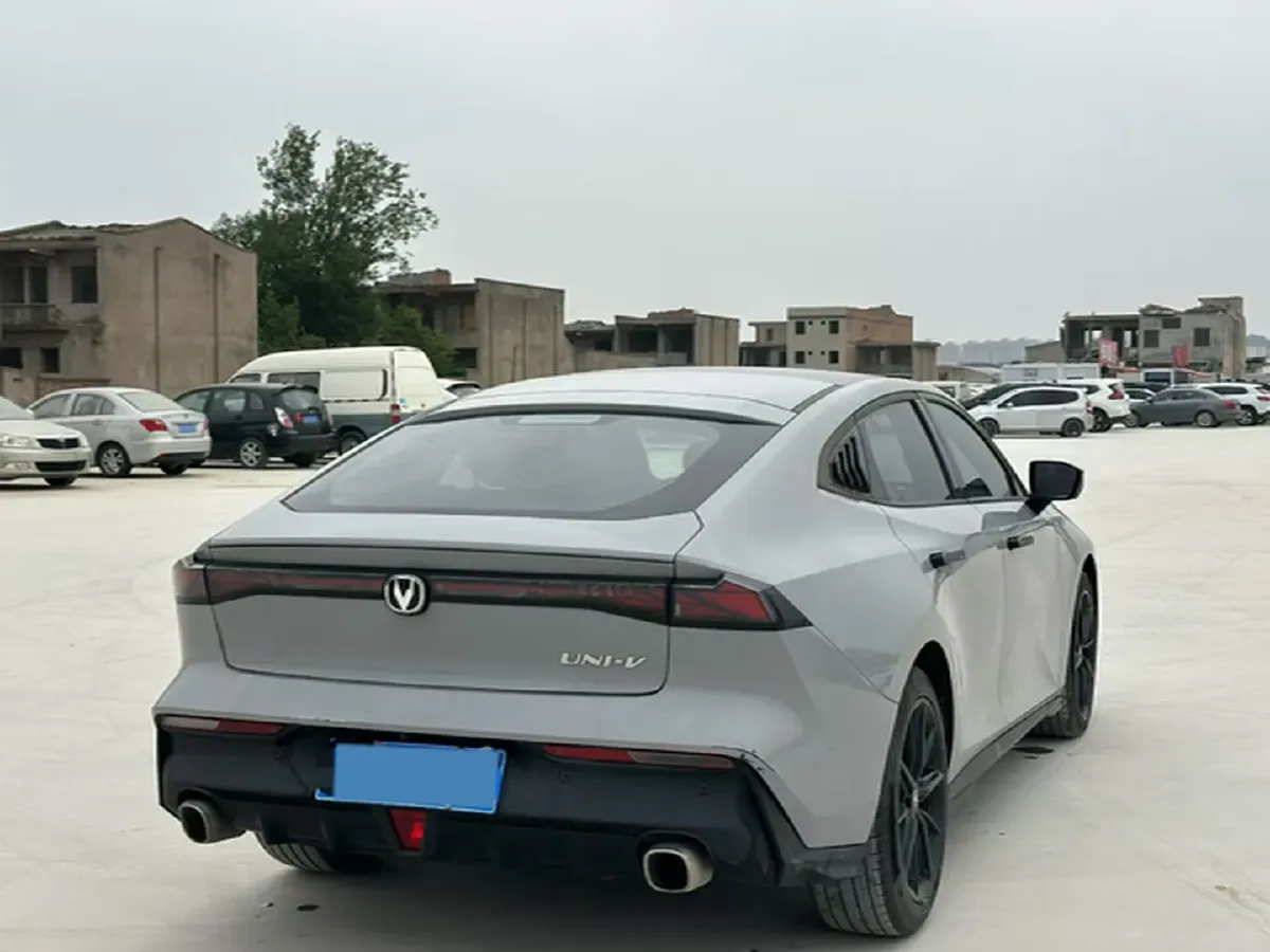 2022 ChangAn UNI-V 1.5T 188HP L4 7DCT,autocango,china used car exporter,china ev exporter,chinese used car exporter,chinese used ev exporter