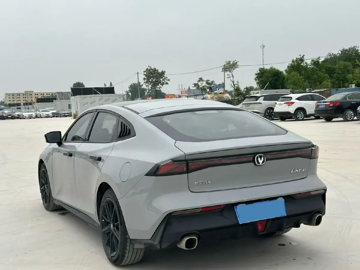 2022 ChangAn UNI-V 1.5T 188HP L4 7DCT,autocango,china used car exporter,china ev exporter,chinese used car exporter,chinese used ev exporter