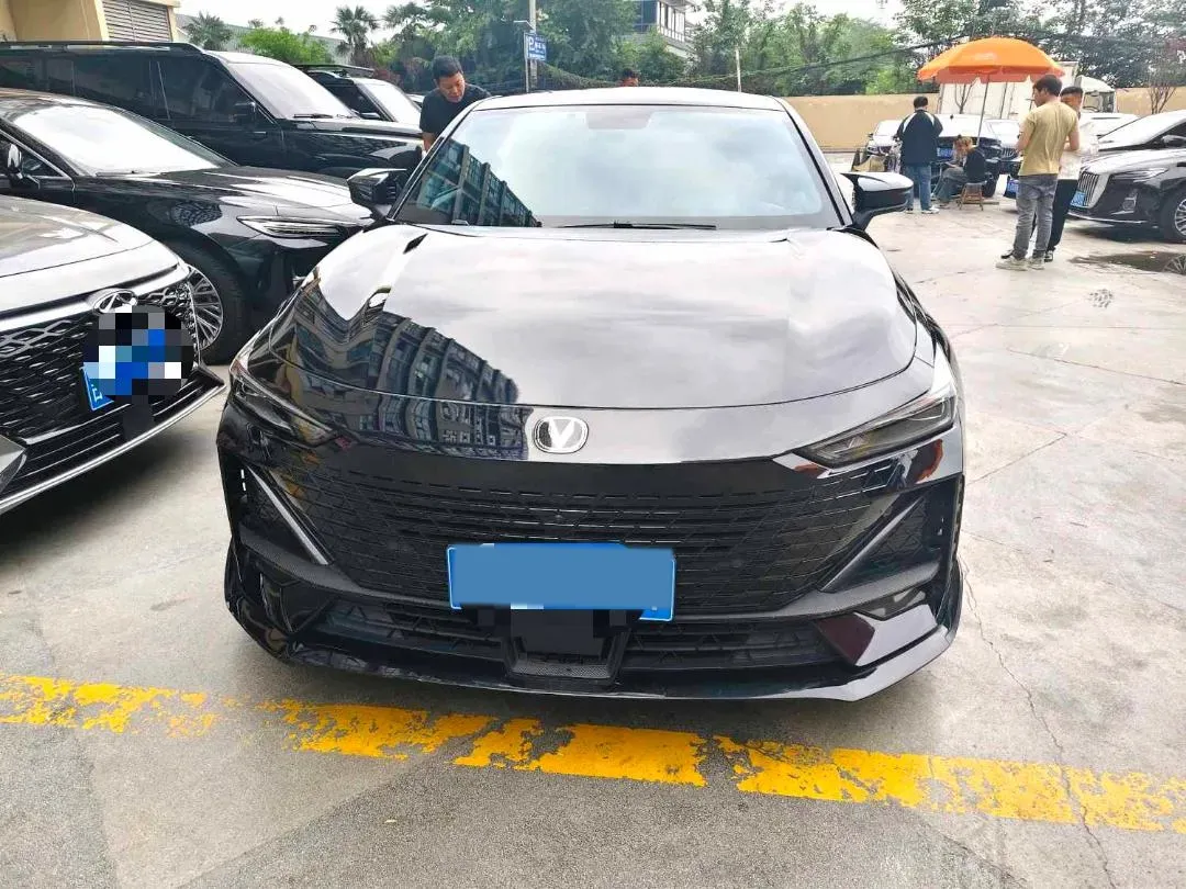 2022 ChangAn UNI-V 1.5T 188HP L4 7DCT,autocango,china used car exporter,china ev exporter,chinese used car exporter,chinese used ev exporter