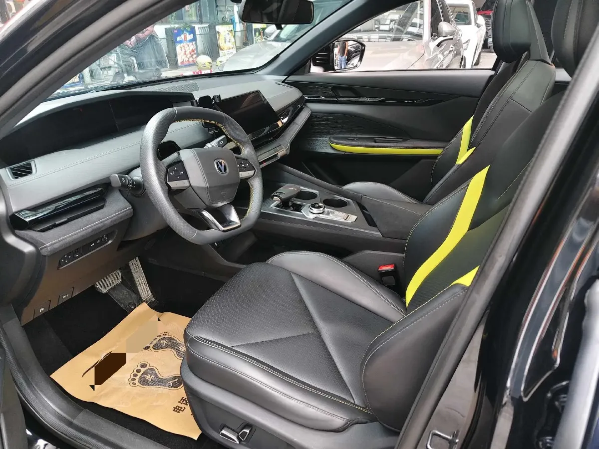 2022 ChangAn UNI-V 1.5T 188HP L4 7DCT,autocango,china used car exporter,china ev exporter,chinese used car exporter,chinese used ev exporter