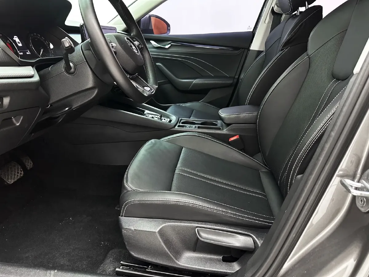 2022 Skoda Octavia 1.4T 150HP L4 7DCT,autocango,china used car exporter,china ev exporter,chinese used car exporter,chinese used ev exporter