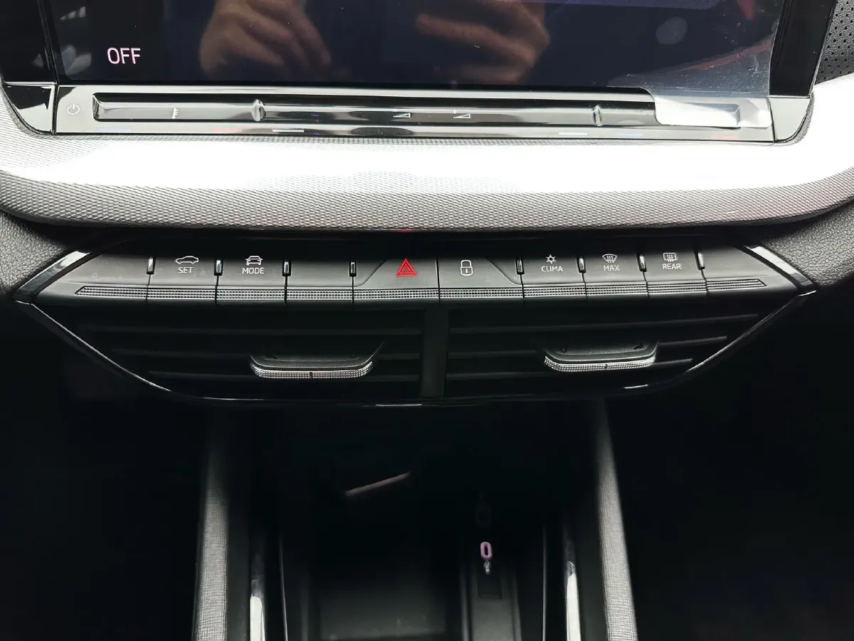 2022 Skoda Octavia 1.4T 150HP L4 7DCT,autocango,china used car exporter,china ev exporter,chinese used car exporter,chinese used ev exporter