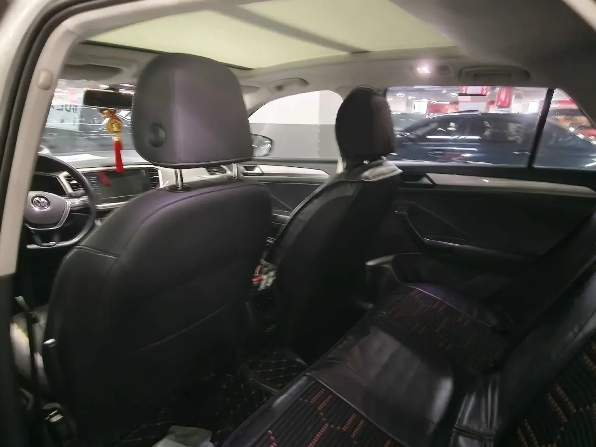 2020 Volkswagen T-Roc 1.2T 116HP L4 5MT,autocango,china used car exporter,china ev exporter,chinese used car exporter,chinese used ev exporter