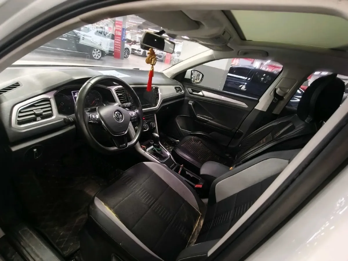 2020 Volkswagen T-Roc 1.2T 116HP L4 5MT,autocango,china used car exporter,china ev exporter,chinese used car exporter,chinese used ev exporter