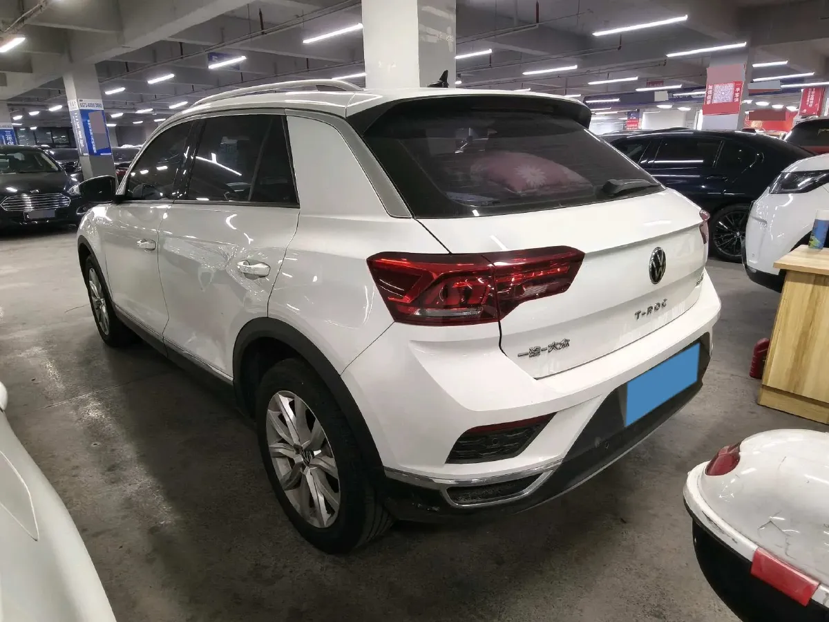 2020 Volkswagen T-Roc 1.2T 116HP L4 5MT,autocango,china used car exporter,china ev exporter,chinese used car exporter,chinese used ev exporter