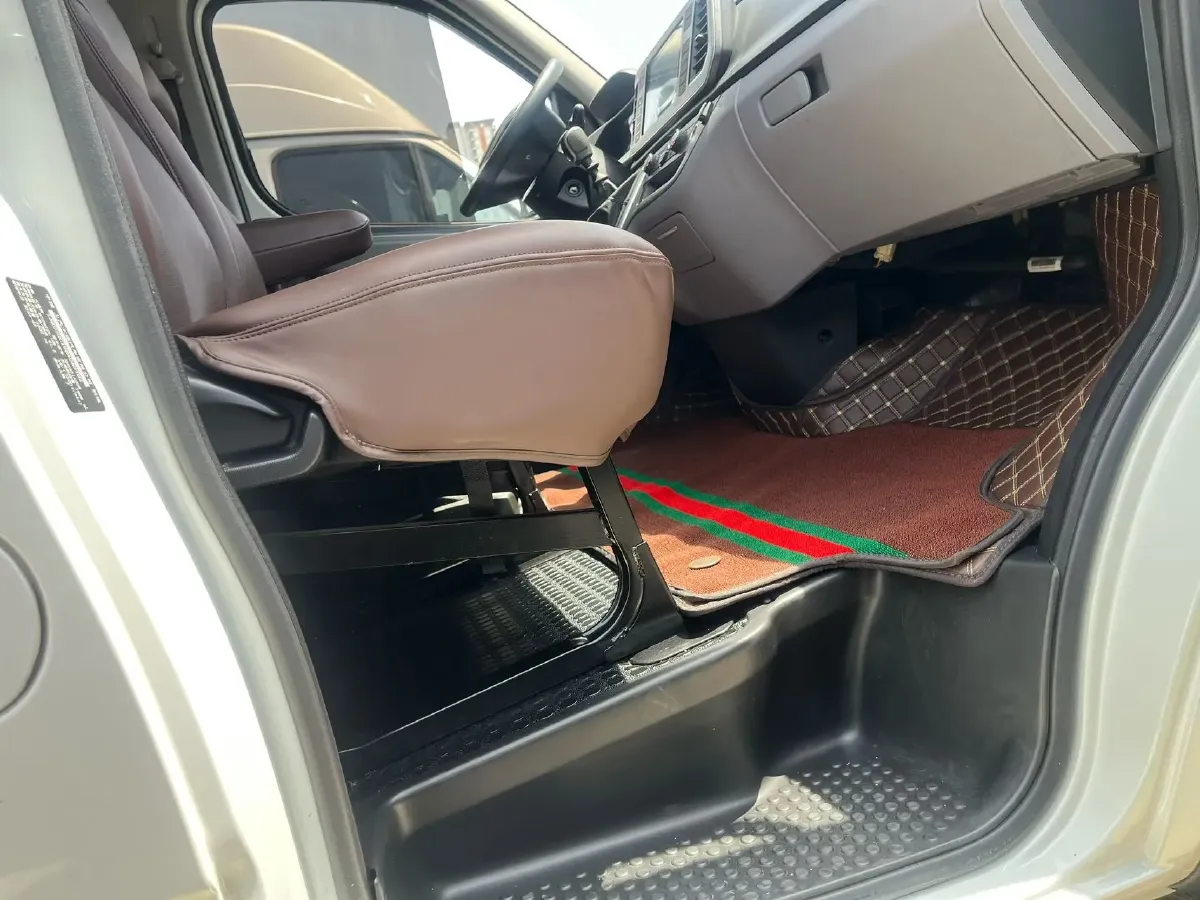 2021 MAXUS XinTu V80 2.0T 127HP L4 6MT,autocango,china used car exporter,china ev exporter,chinese used car exporter,chinese used ev exporter