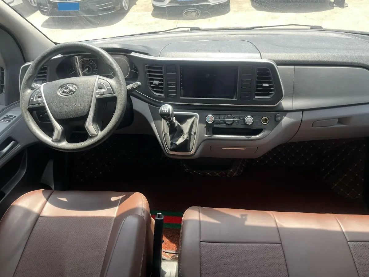 2021 MAXUS XinTu V80 2.0T 127HP L4 6MT,autocango,china used car exporter,china ev exporter,chinese used car exporter,chinese used ev exporter