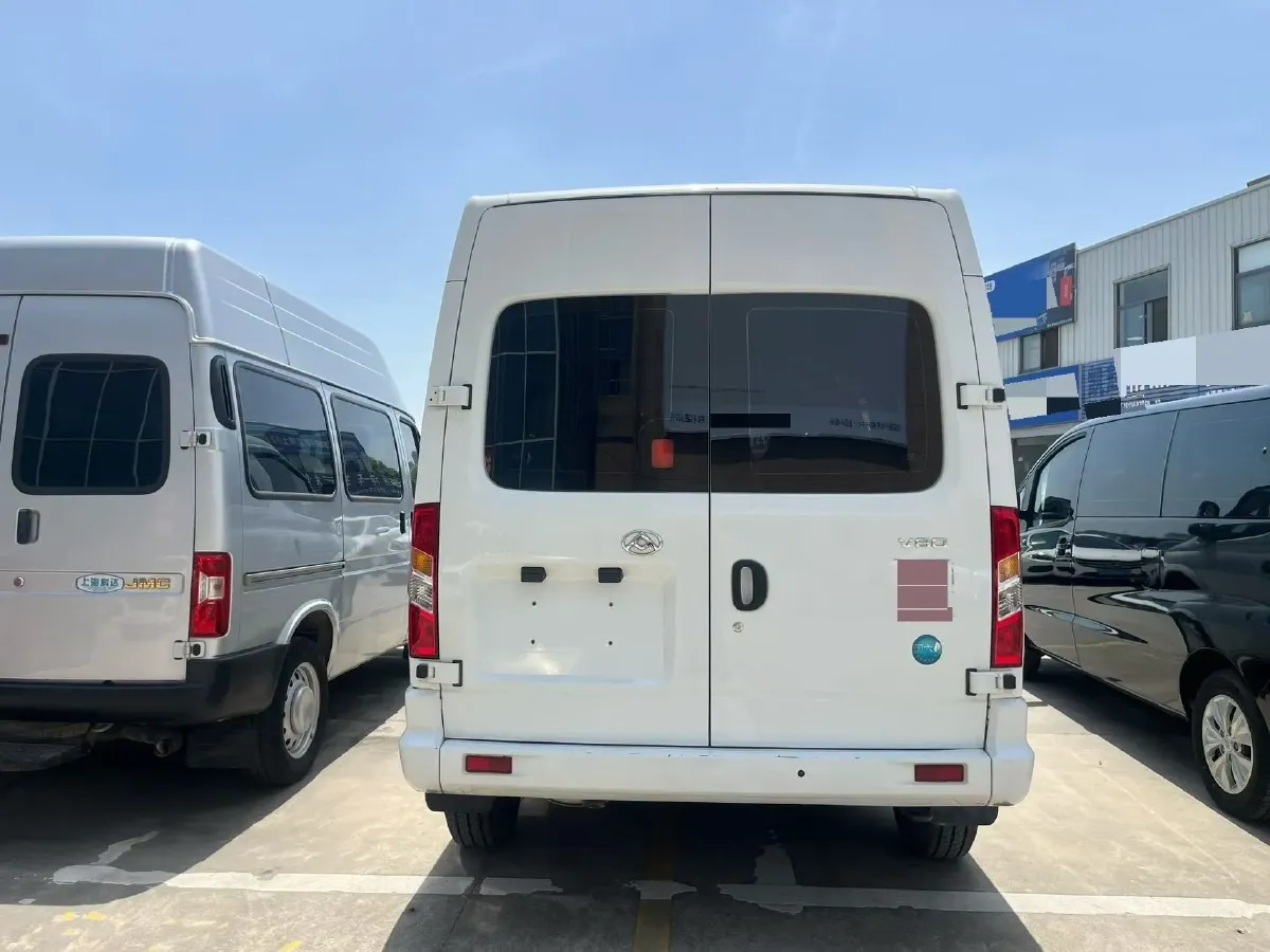2021 MAXUS XinTu V80 2.0T 127HP L4 6MT,autocango,china used car exporter,china ev exporter,chinese used car exporter,chinese used ev exporter