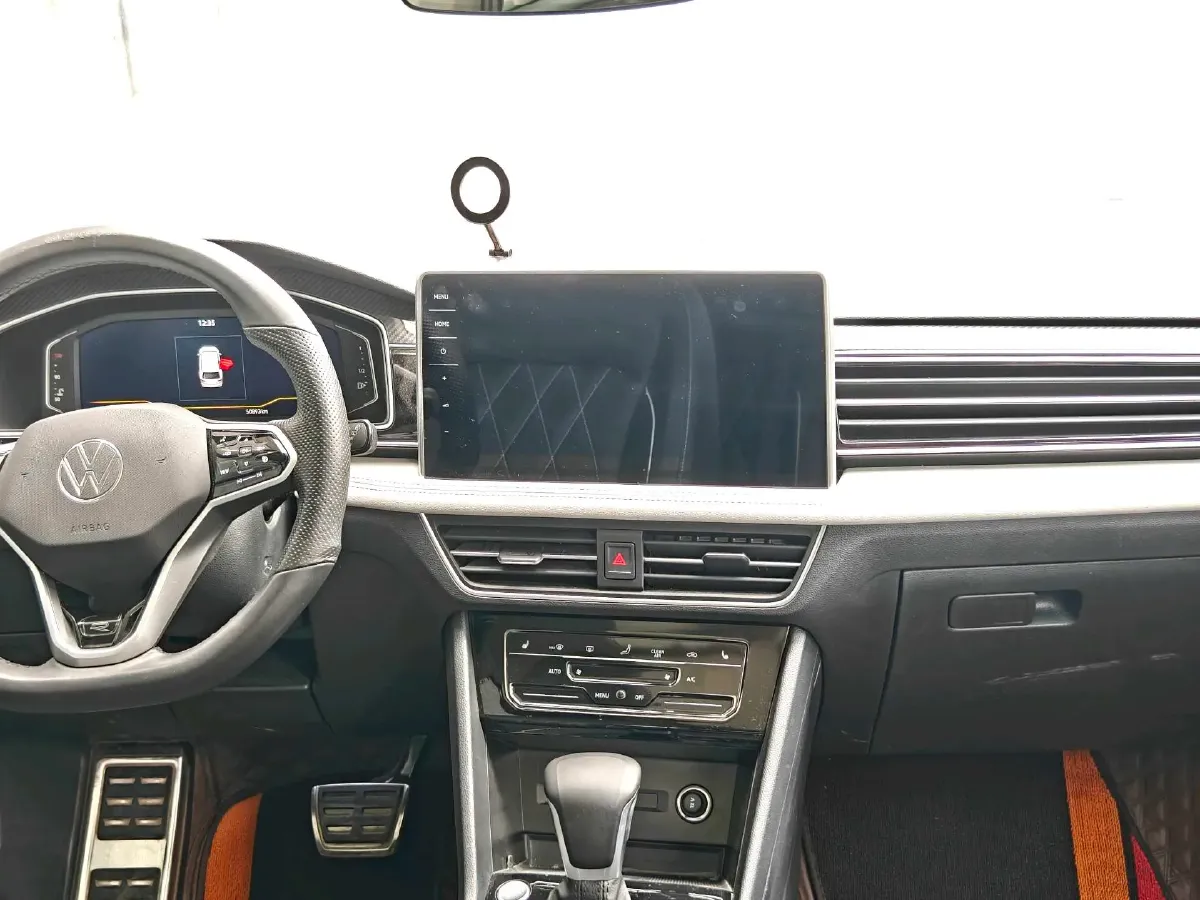 2023 Volkswagen Tiguan L 2.0T 186HP L4 7DCT,autocango,china used car exporter,china ev exporter,chinese used car exporter,chinese used ev exporter