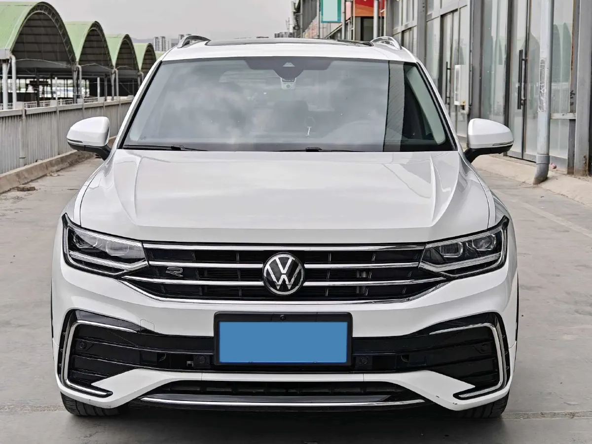 2023 Volkswagen Tiguan L 2.0T 186HP L4 7DCT,autocango,china used car exporter,china ev exporter,chinese used car exporter,chinese used ev exporter