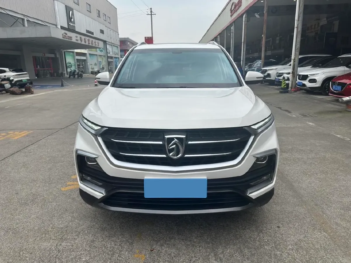 2018 BaoJun 530 1.5T 150HP L4 6MT,autocango,china used car exporter,china ev exporter,chinese used car exporter,chinese used ev exporter