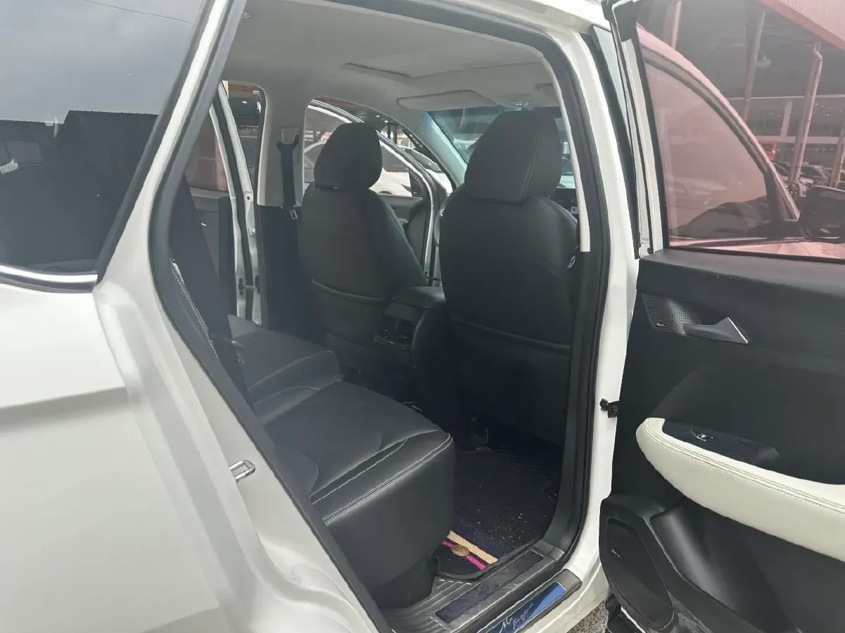 2018 BaoJun 530 1.5T 150HP L4 6MT,autocango,china used car exporter,china ev exporter,chinese used car exporter,chinese used ev exporter