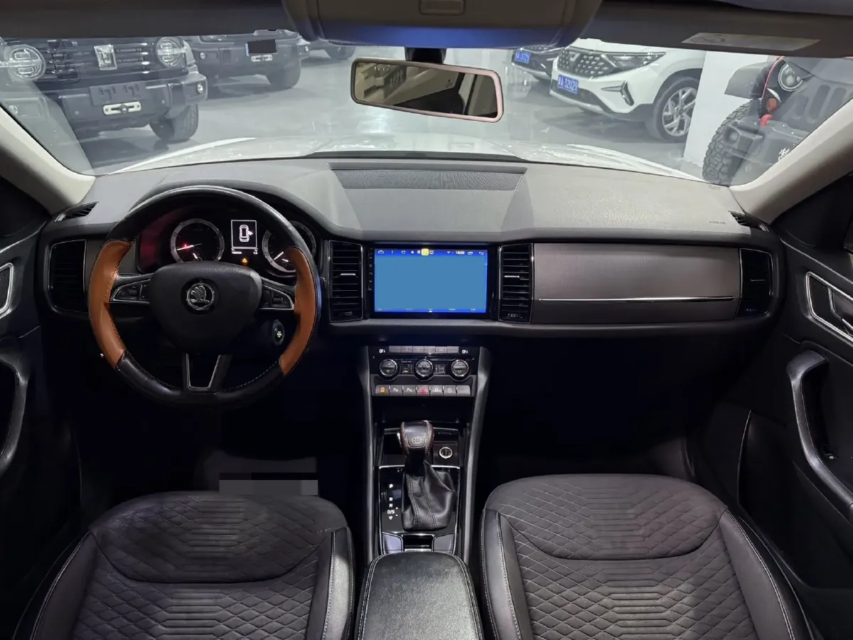 2017 Skoda Kodiak 1.8T 180HP L4 7DCT,autocango,china used car exporter,china ev exporter,chinese used car exporter,chinese used ev exporter