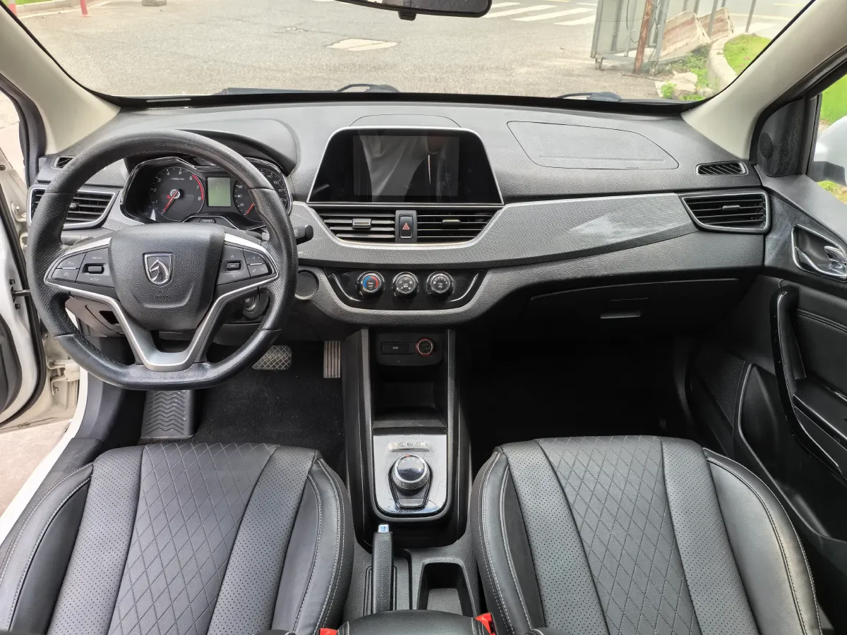 2018 BaoJun 360 1.5L 112HP L4 6MT,autocango,china used car exporter,china ev exporter,chinese used car exporter,chinese used ev exporter